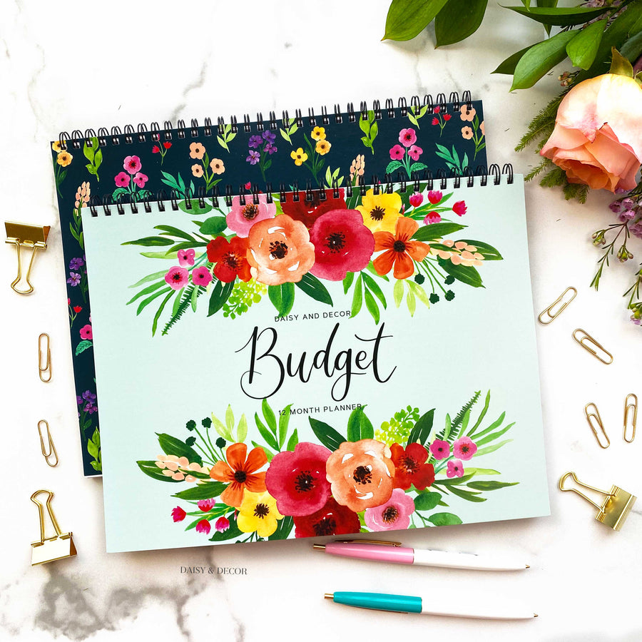 Daisy and Decor Budget planner! These 12 month journals are perfect for anyone! Budget planner, budget book, expenses tracker, bill tracker, debt tracker, savings tracker, yearly budgeting, budgeting tips, how to budget, budgeting for beginners, new home budget, teen budgeting, college budgeting, mom budgeting, how to start budgeting, how to budget,