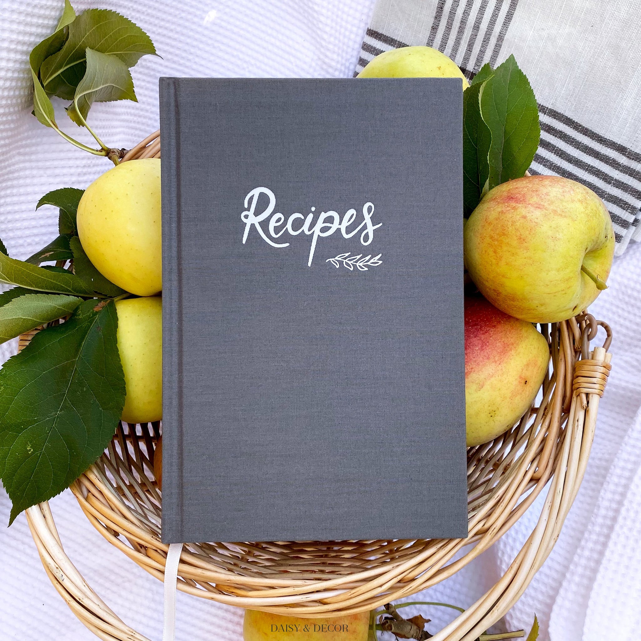 My Favorite Recipes: Blank Recipe Book to Write In: Collect the Recipes You  Love in Your Own Custom Cookbook, (100-Recipe Journal and Organizer)